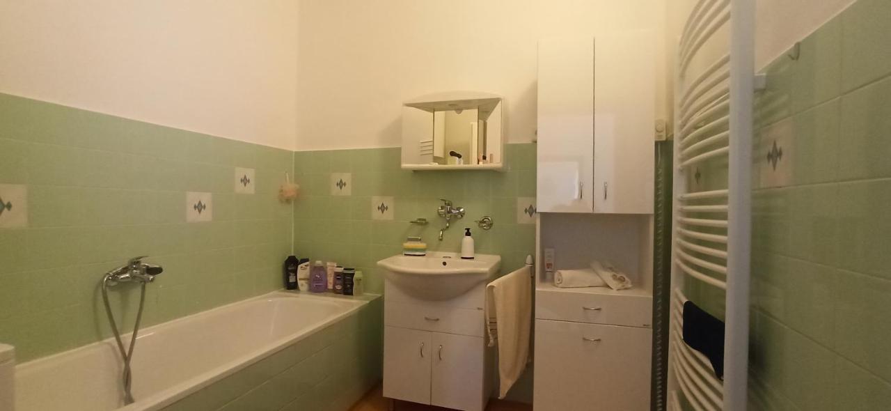 Rodinny Apartman U Broumovskeho Namesti Esterno foto